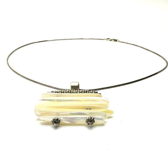 Irridescent Mother of Pearl Pendant Necklace with 17" Silver Boxchain — EUC - Picture 5 of 8